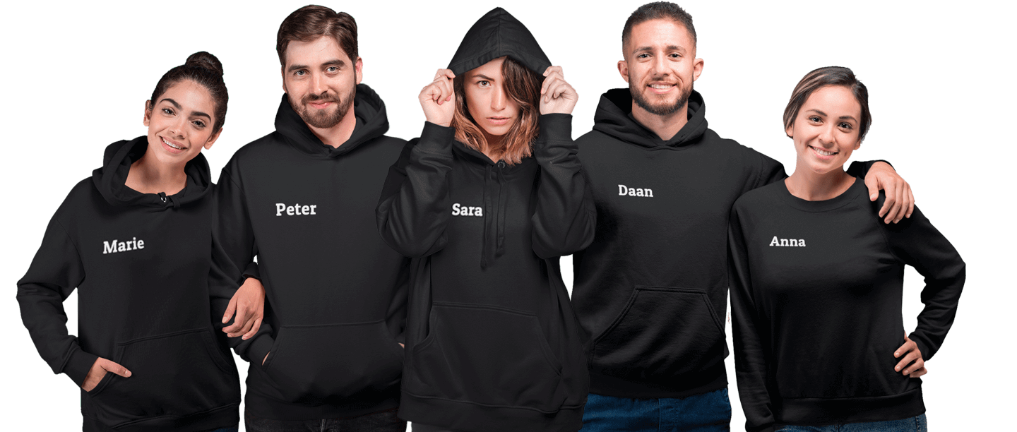 Hoodie bedrukken - Groep mensen in hoodies en truien bedrukt met hun naam